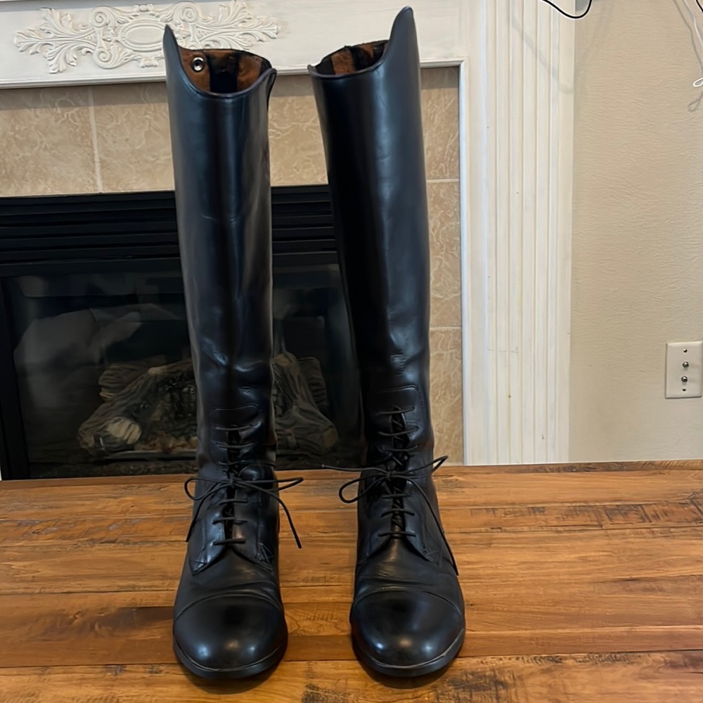 Elegant Ariat Women's WIDE CALF Tall Leather Equestrian Boots.